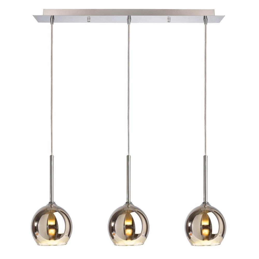 Suspension complète à trois globes en verre fumé sous un rail argenté.