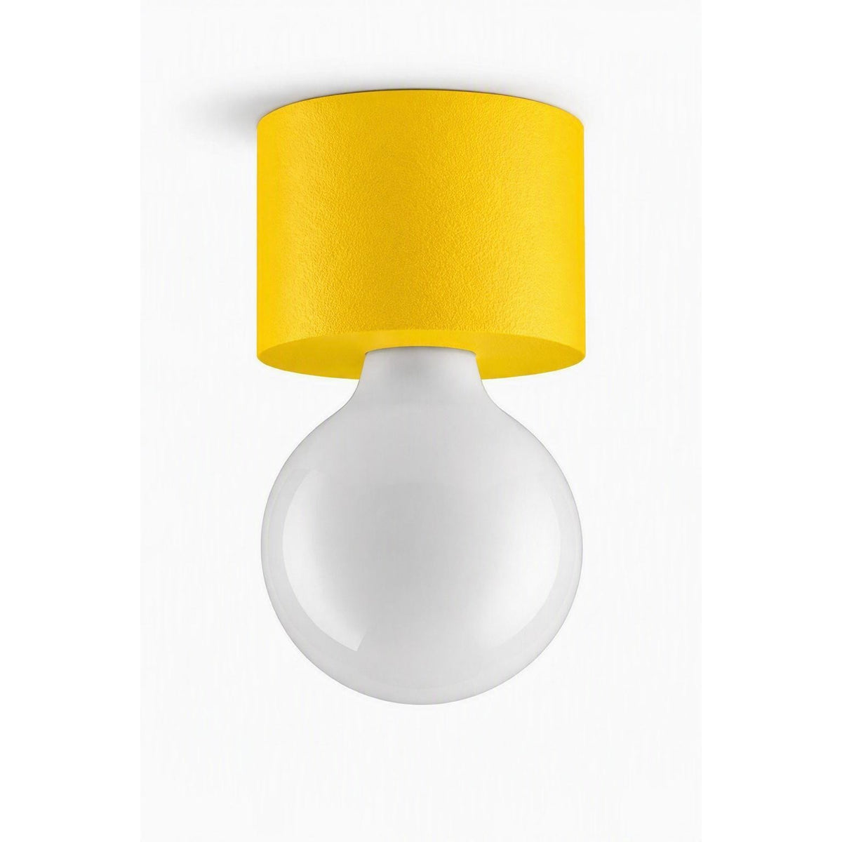 Applique murale jaune avec abat-jour cylindrique et globe en verre blanc
