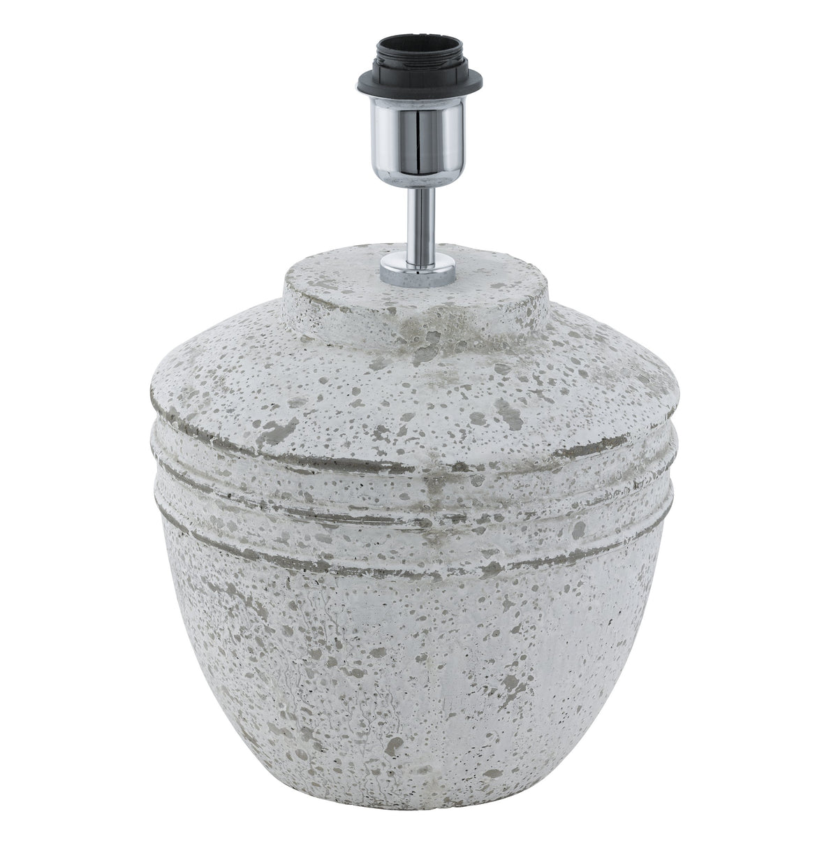 Gros plan sur la texture mouchetée du socle et la douille chromée