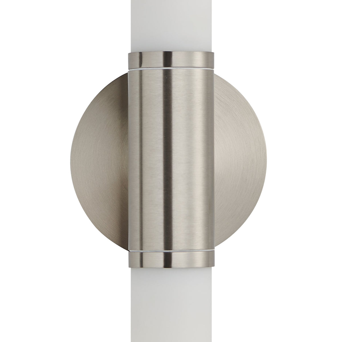 Gros plan sur la platine ronde et le collier cylindrique en nickel brossé