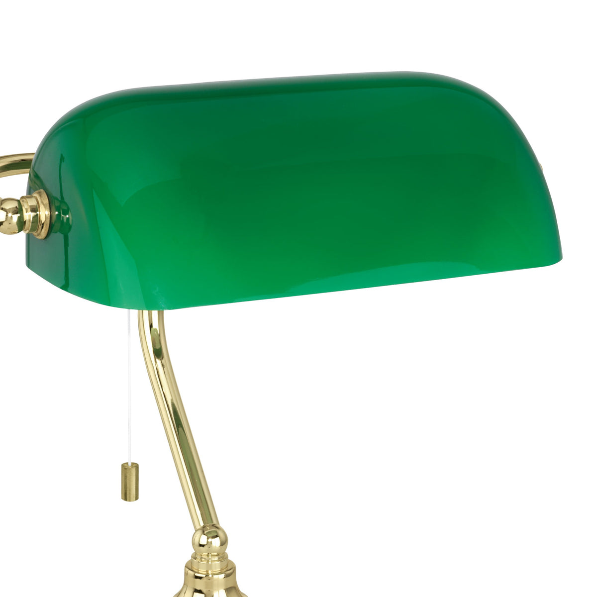Détail de l'abat-jour en verre vert et de l'articulation en laiton poli.