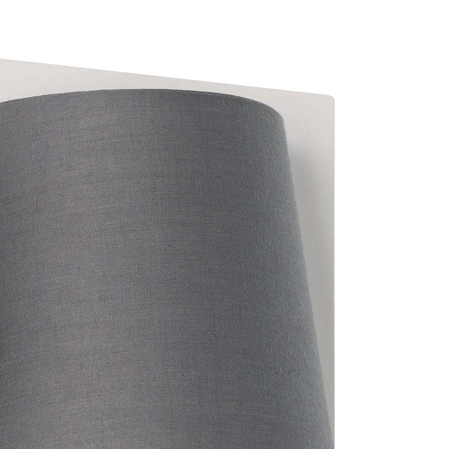 Gros plan sur la texture du tissu gris tendu de l'abat-jour