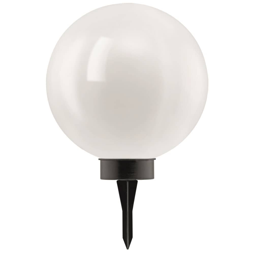 Luminaire extérieur à globe blanc sur pique noire, isolé sur fond blanc.