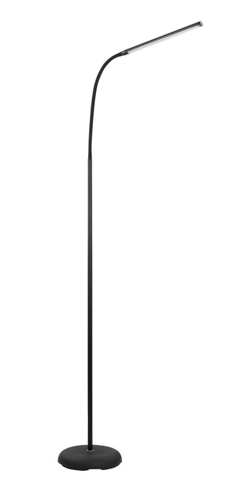 Vue de trois quarts du lampadaire noir, long pied et tête plate inclinée.