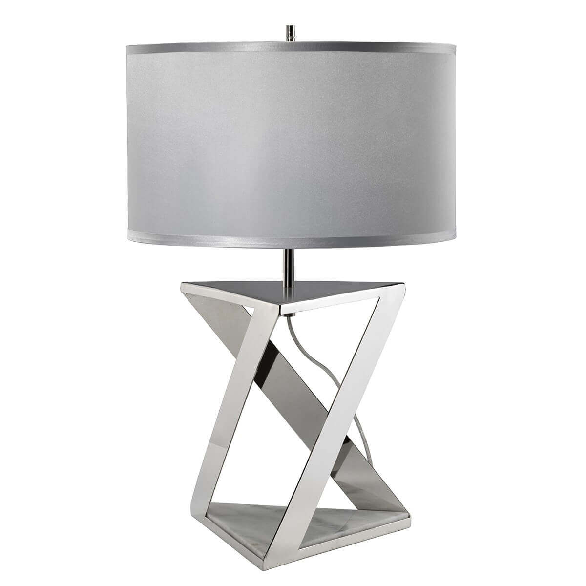 Vue de trois quarts du luminaire, base nickel poli en croix géométrique ouverte