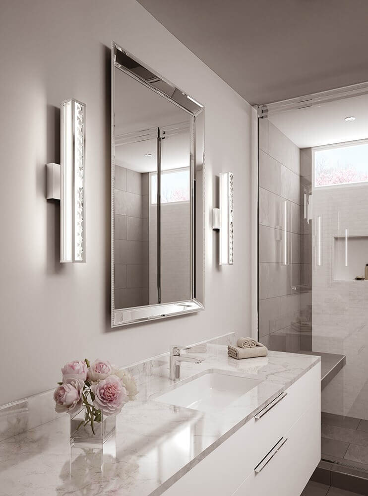 Mise en ambiance dans une salle de bain, deux appliques de part et d'autre du miroir