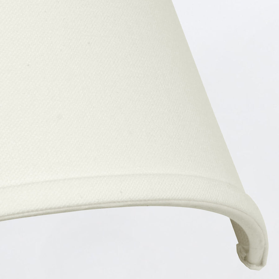 Détail de l'ourlet cousu et de la texture tissée de l'abat-jour ivoire