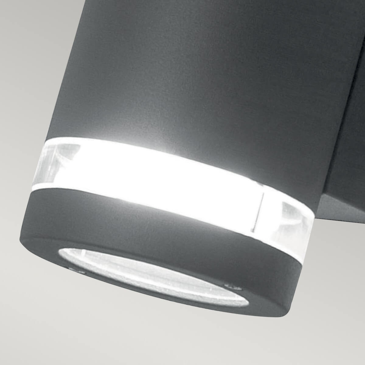 Détail du bas montrant le diffuseur transparent et l'éclairage vers le sol
