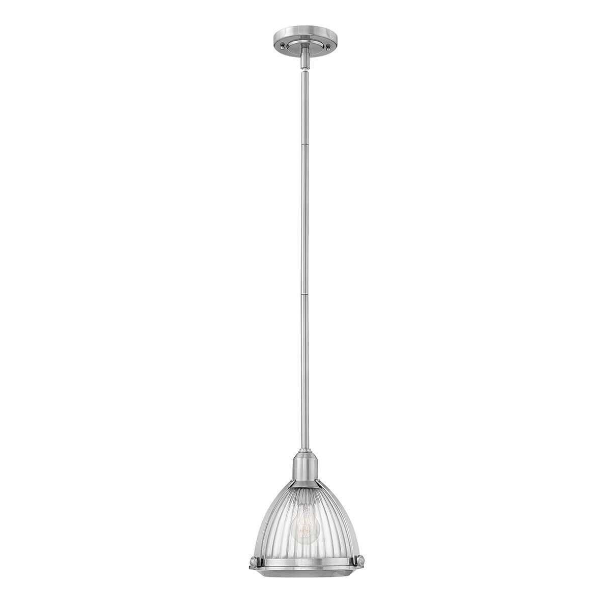 Suspension complète avec tige métallique et abat-jour en verre strié transparent.