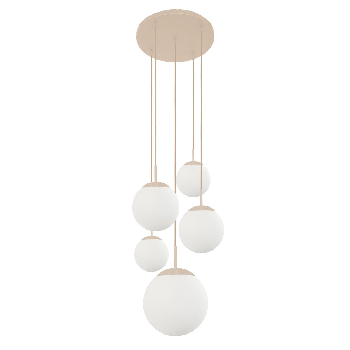 Suspension complète vue de face, cinq globes opalins blancs suspendus à hauteurs différentes