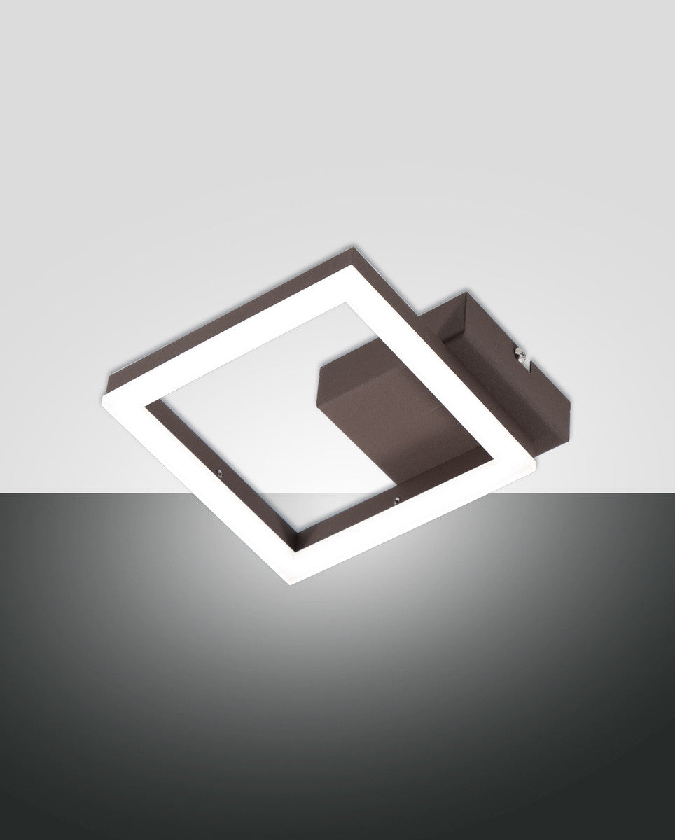 Vue de face du luminaire carré à contour lumineux, finition rouille, sur fond neutre