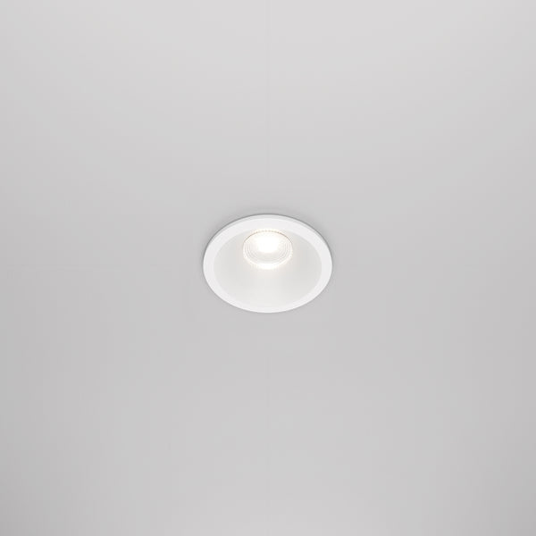 White spotlight zoom