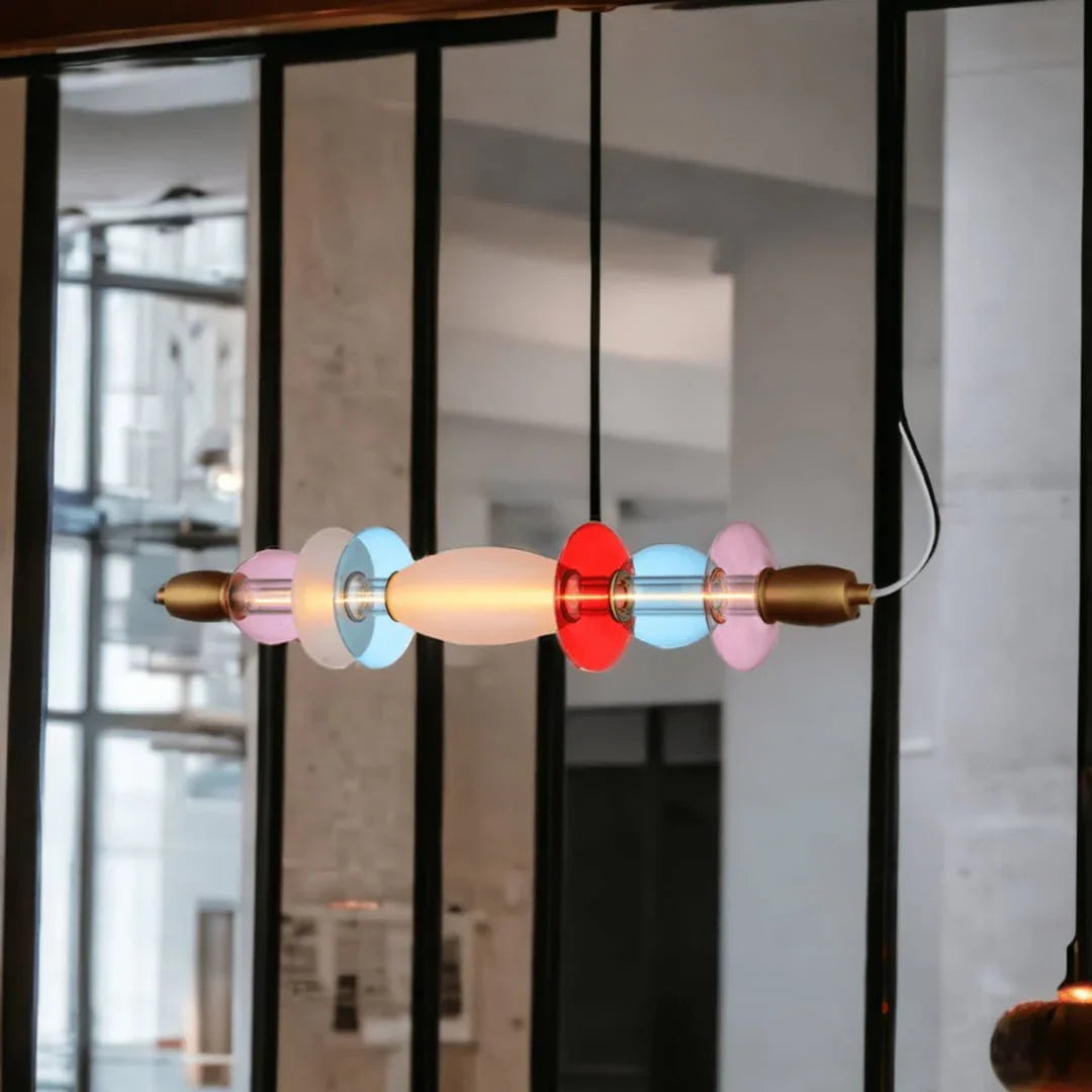 Suspension horizontale Léonor – Verre soufflé et design lumineux doré