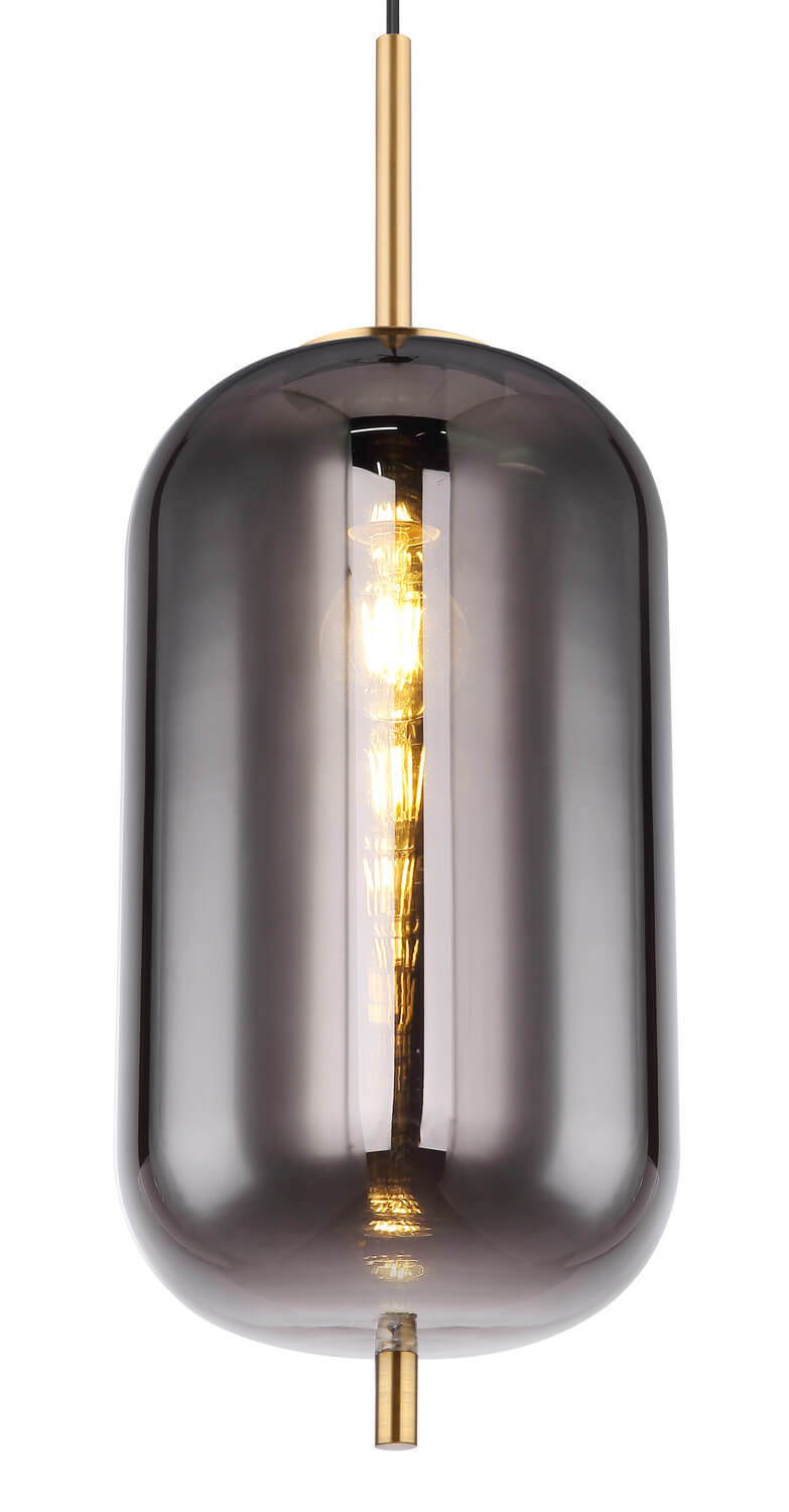 Gros plan sur l'ampoule allumée à l'intérieur du verre fumé et des reflets.