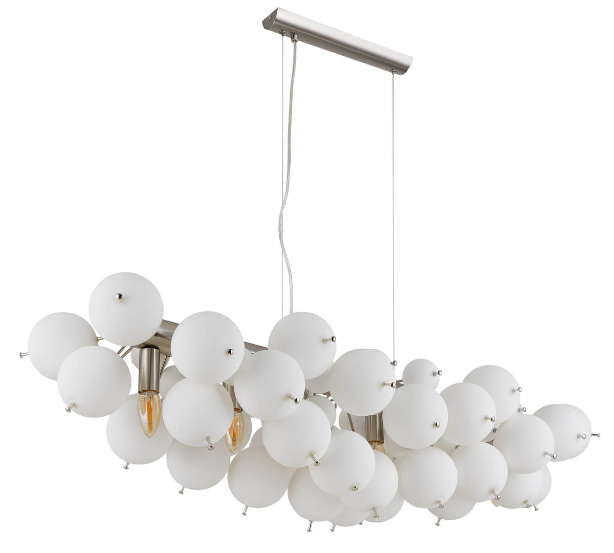 Vue rapprochée du luminaire éteint, détail des globes blancs et fixations nickelées.