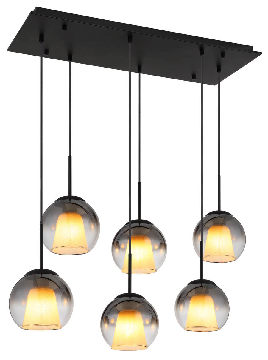 Vue détaillée de la suspension, montrant les six globes suspendus par câbles noirs.