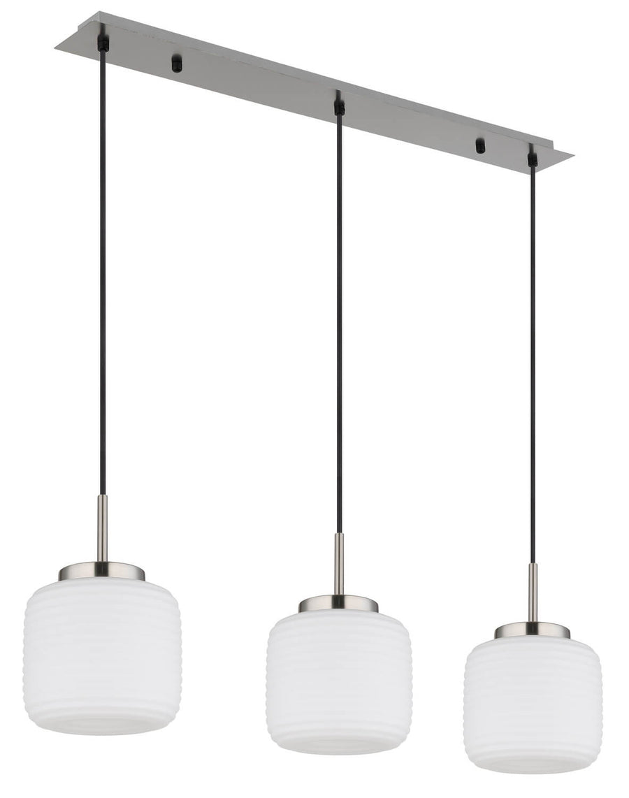 Vue de face du luminaire éteint, trois abat-jour blancs et structure métallique nickel satiné.