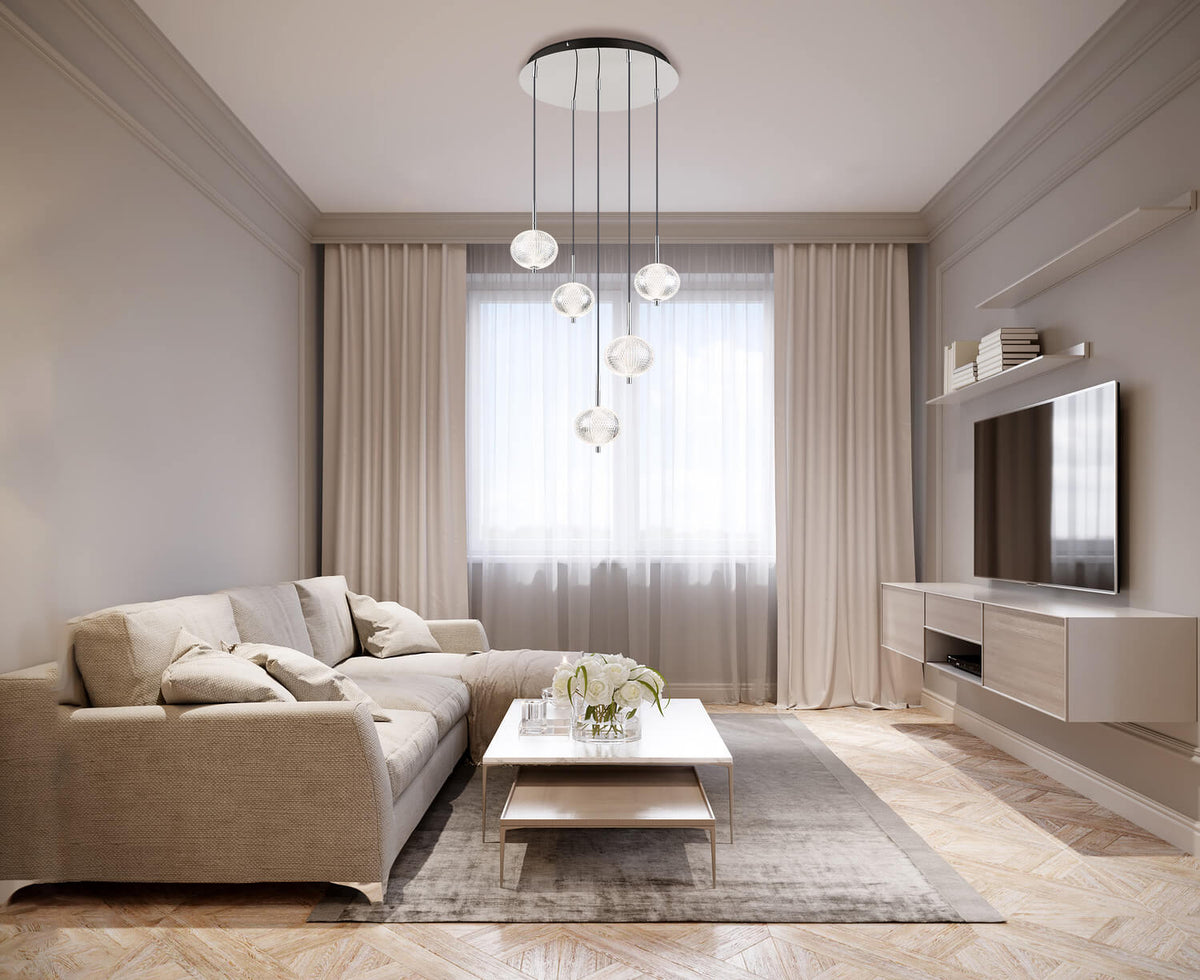 Mise en ambiance du luminaire au-dessus d'un salon beige avec canapé et télévision