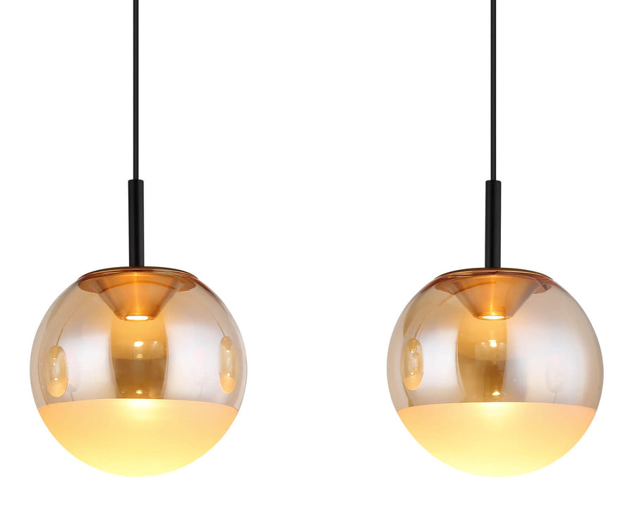 Gros plan sur deux globes en verre ambré avec diffuseur inférieur éclairé.