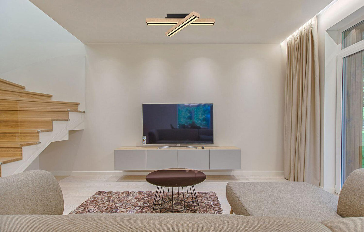 Mise en ambiance dans un salon moderne, luminaire fixé au plafond blanc