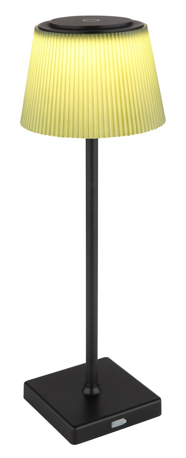 Vue rapprochée du luminaire noir, base carrée et port de charge USB visibles.