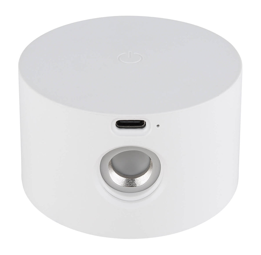 Gros plan sur l'arrière de la tête cylindrique avec port USB-C et commande tactile.