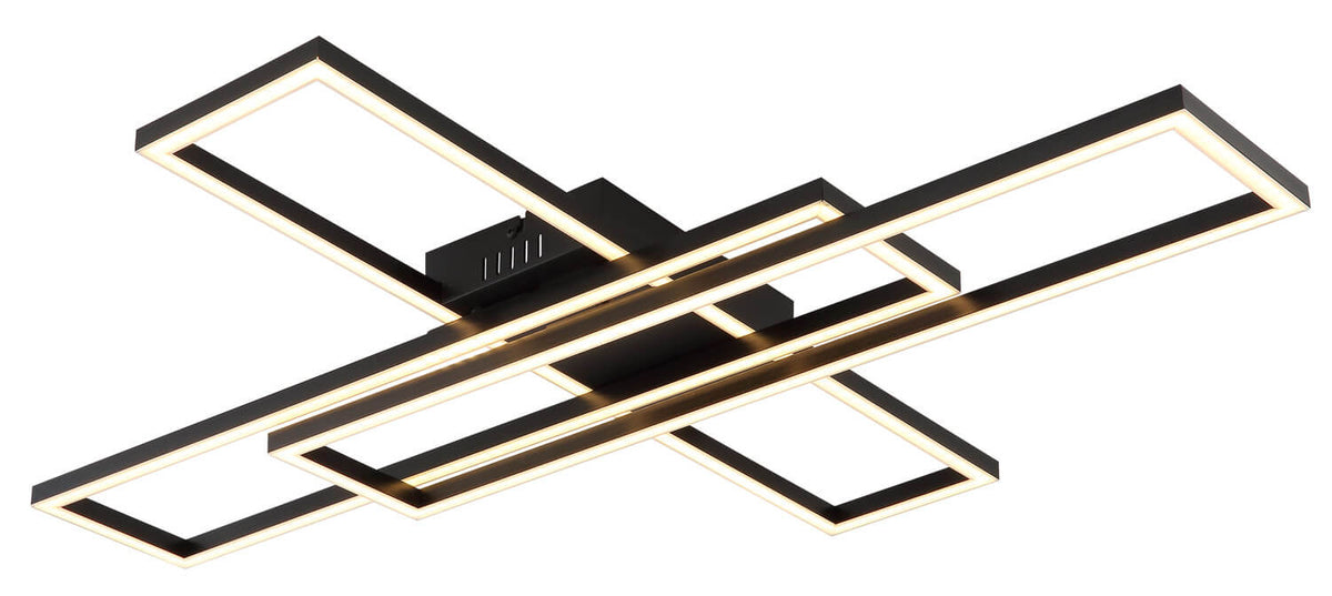 Autre angle du luminaire noir, structure géométrique allumée sur fond blanc neutre