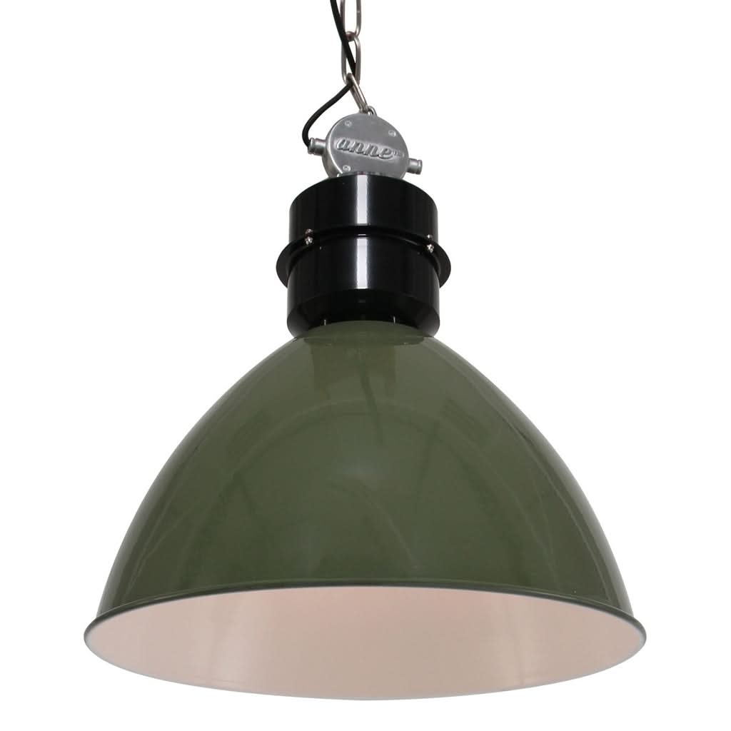 Vue de face du luminaire suspendu vert olive avec abat-jour conique brillant