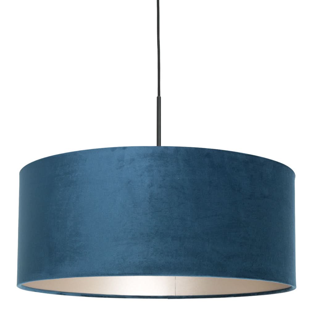 Gros plan sur la texture velours bleu et le revêtement intérieur argenté de l'abat-jour.