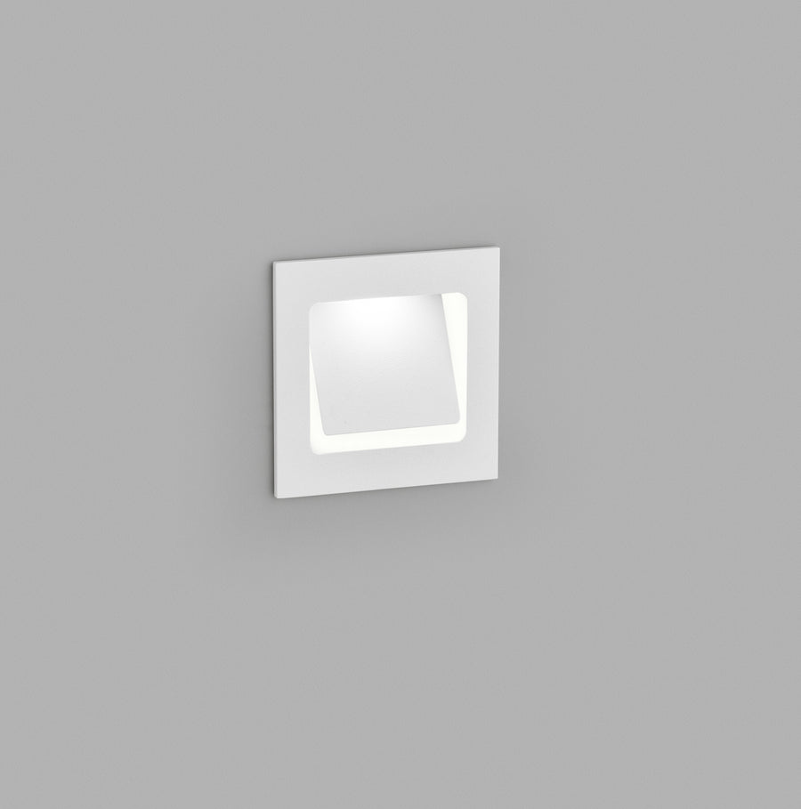 Applique murale blanche carrée de face sur fond gris neutre, cadre lumineux allumé