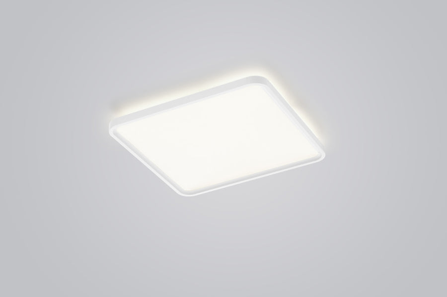 Gros plan du luminaire montrant le bord lumineux périphérique et la surface diffuse
