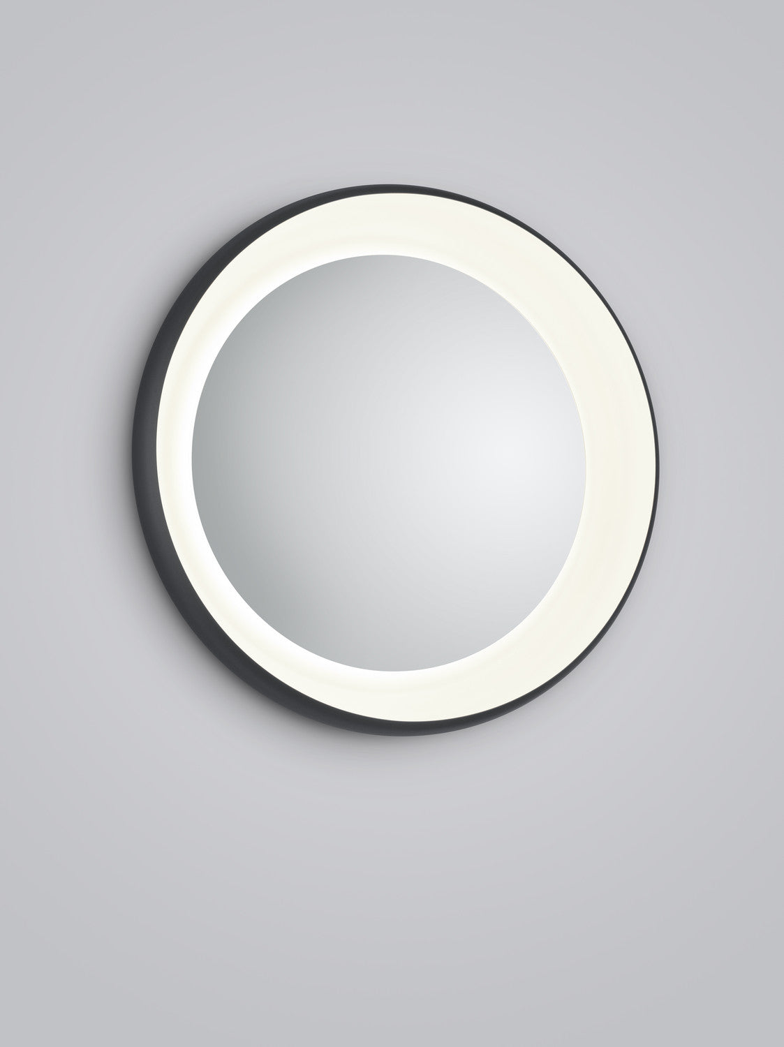 Vue rapprochée du plafonnier rond noir, détail de l'anneau lumineux blanc