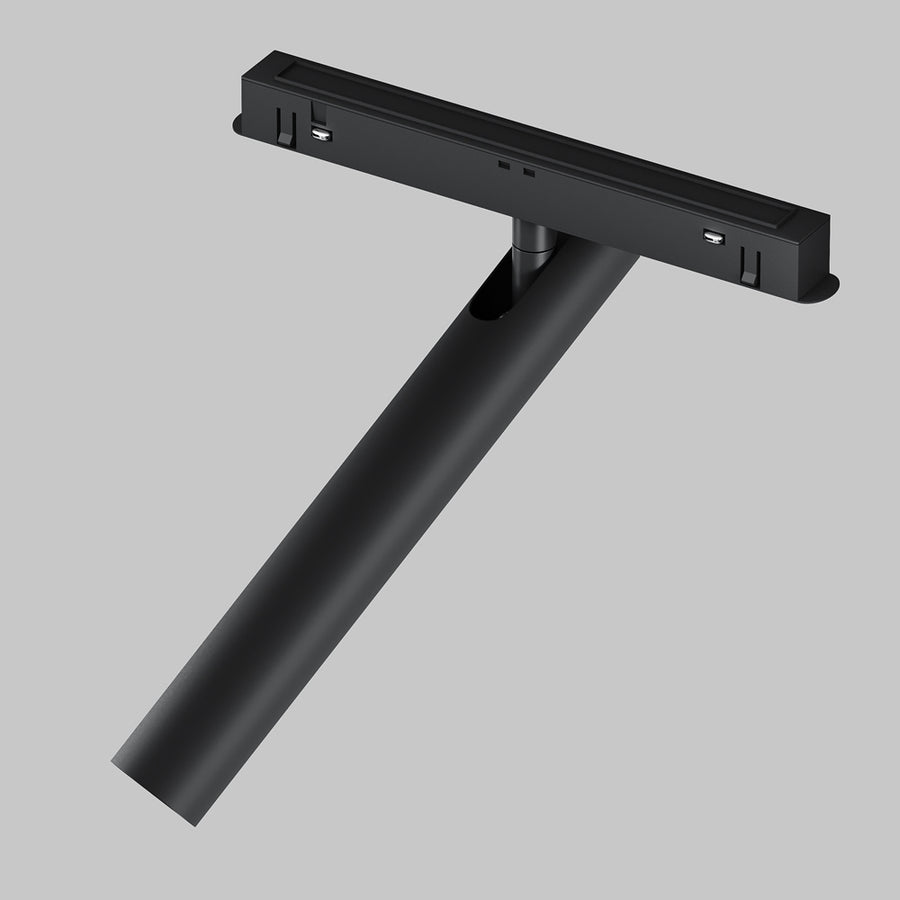 Détail de l'adaptateur et du rail noir vus de dessous, corps incliné.