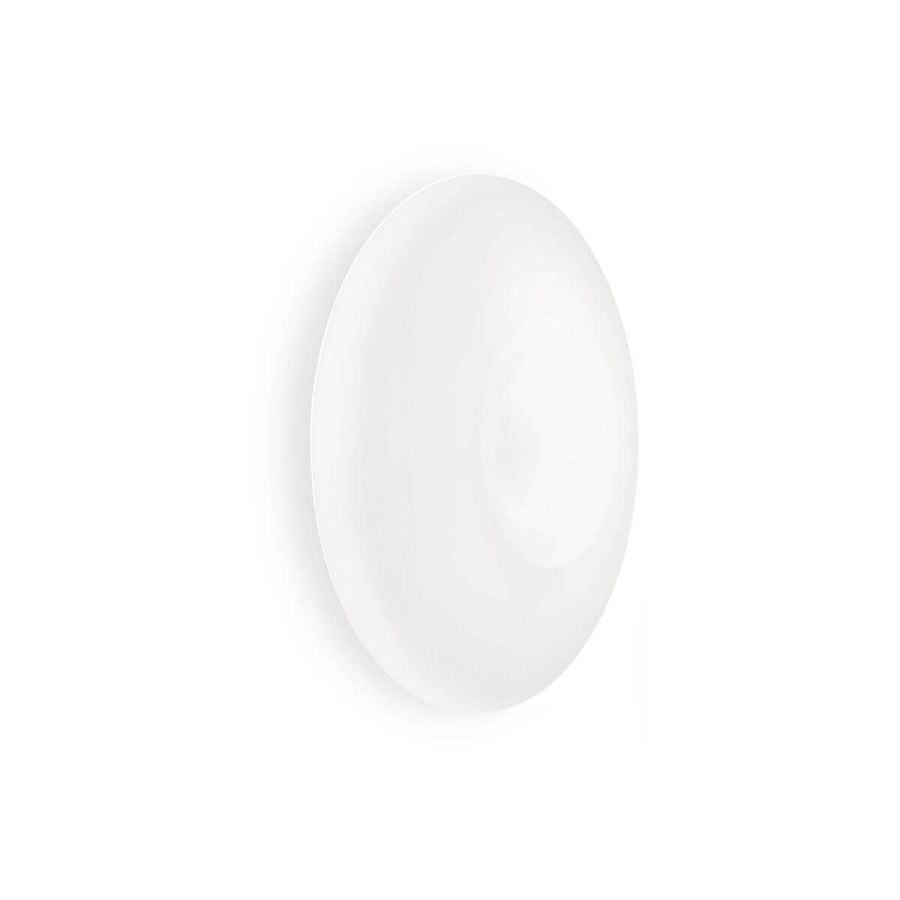 Diffuseur ovale en verre opalin blanc, vue de face sur fond neutre