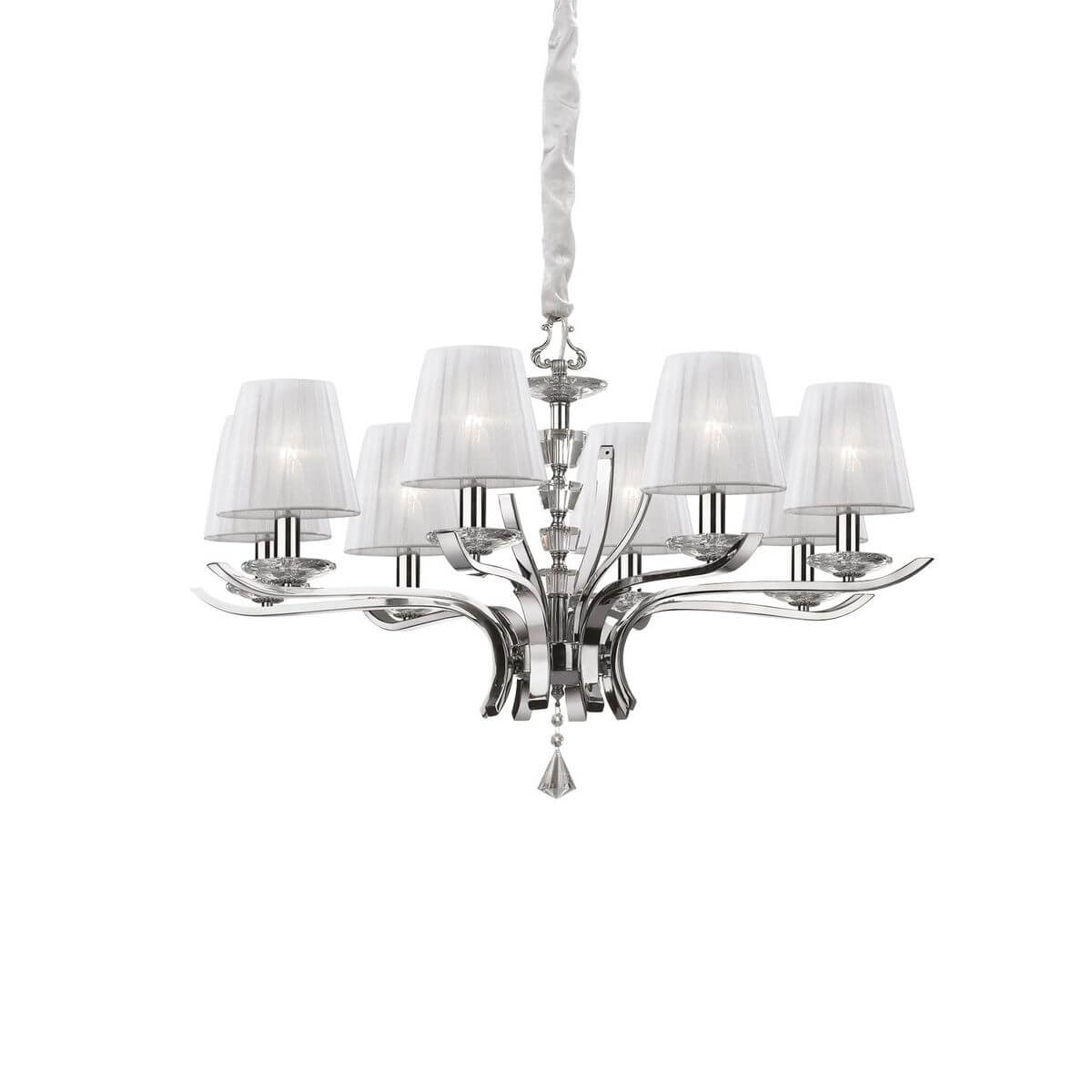 Suspension huit lumières en métal chromé, abat-jours blancs translucides, vue de face sur fond blanc