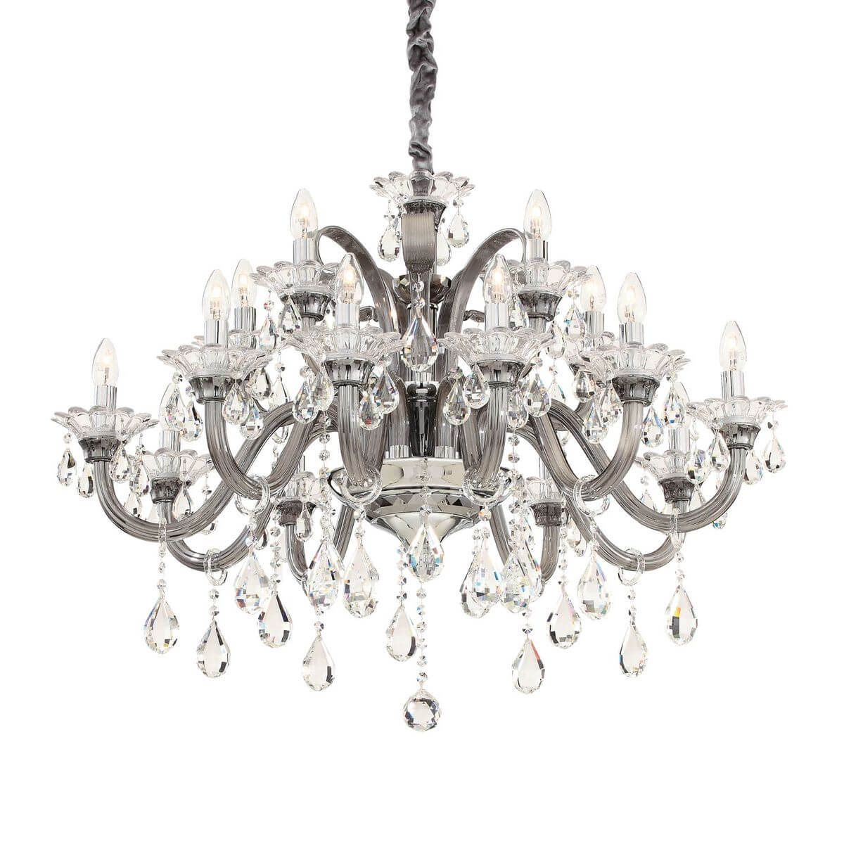 Suspension à quinze lumières vue de face, bras courbés gris et pendants de cristal