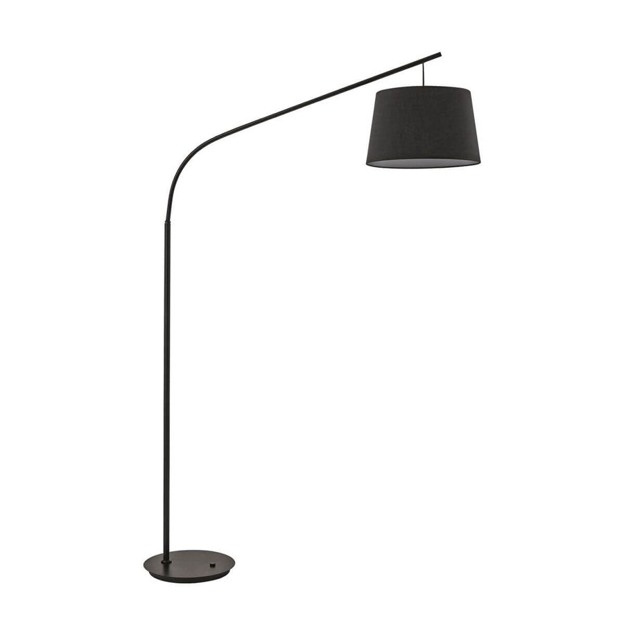 Lampadaire noir à bras arc et abat-jour conique en tissu, vue de face sur fond blanc