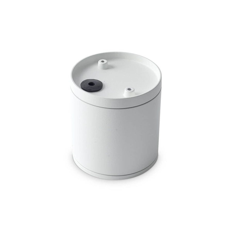 Vue arrière du luminaire blanc montrant la platine de fixation et les passe-câbles