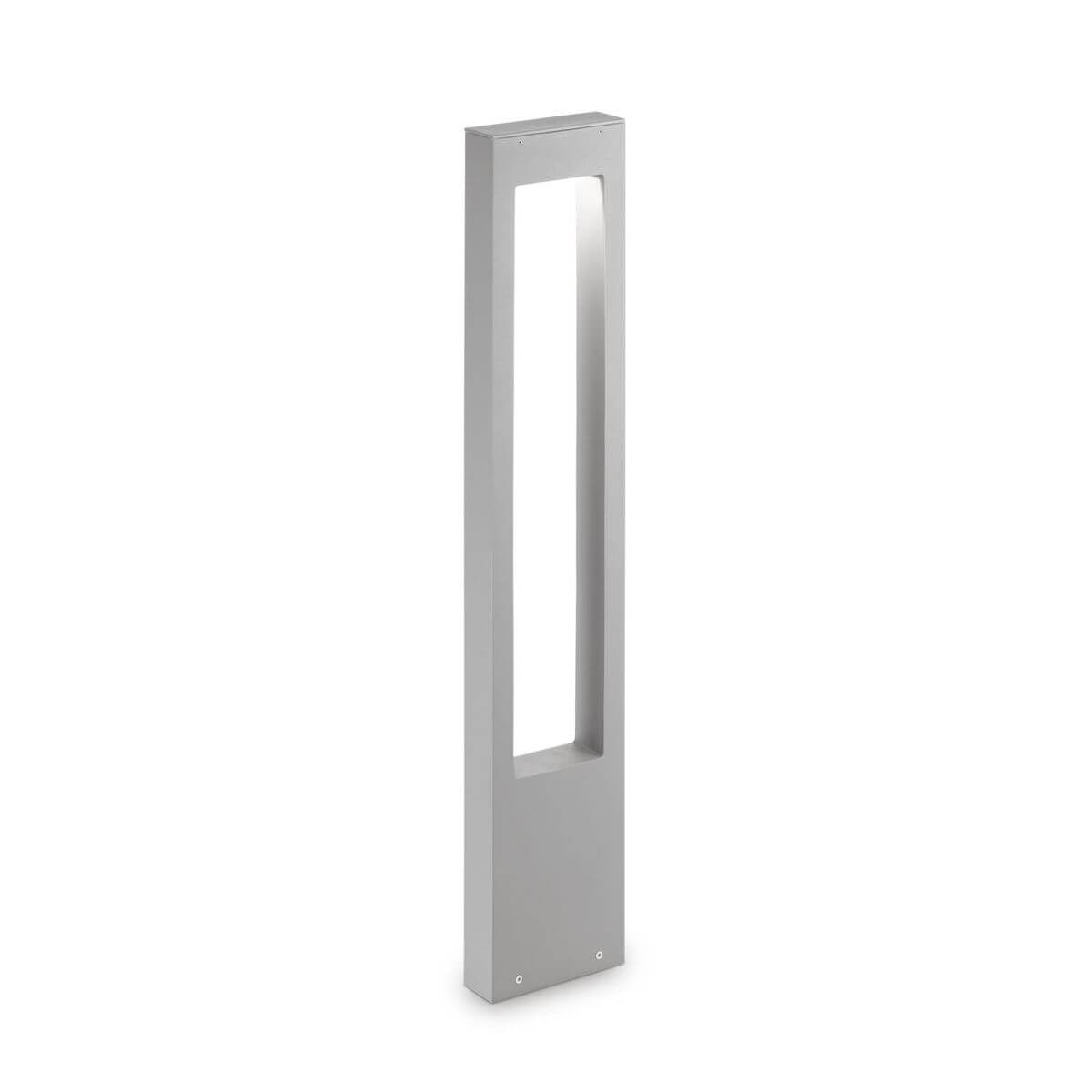Lampadaire extérieur gris, vue de face sur fond blanc, structure rectangulaire ajourée.