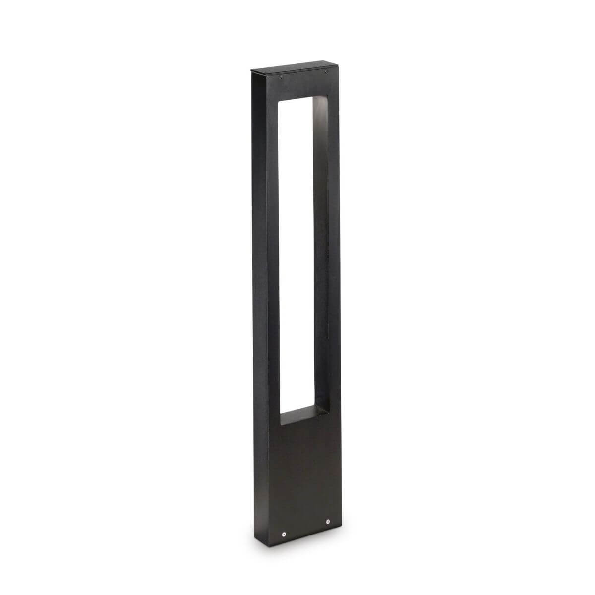 Lampadaire extérieur noir rectangulaire vu de face sur fond blanc