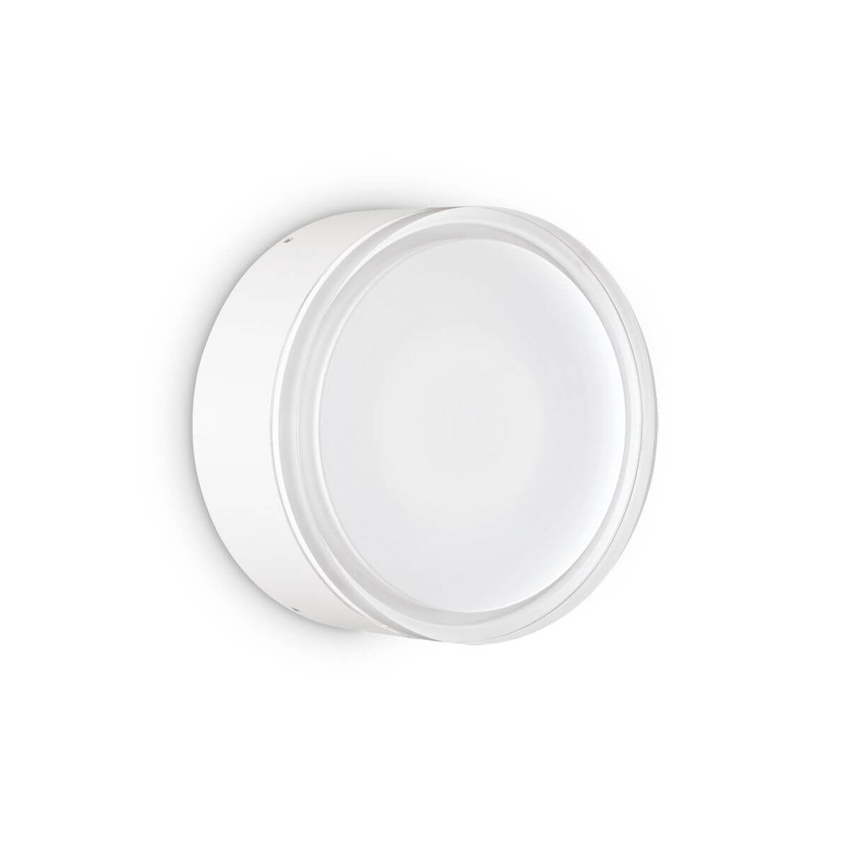 Plafonnier rond blanc vu de trois quarts, diffuseur opalin et cerclage fin