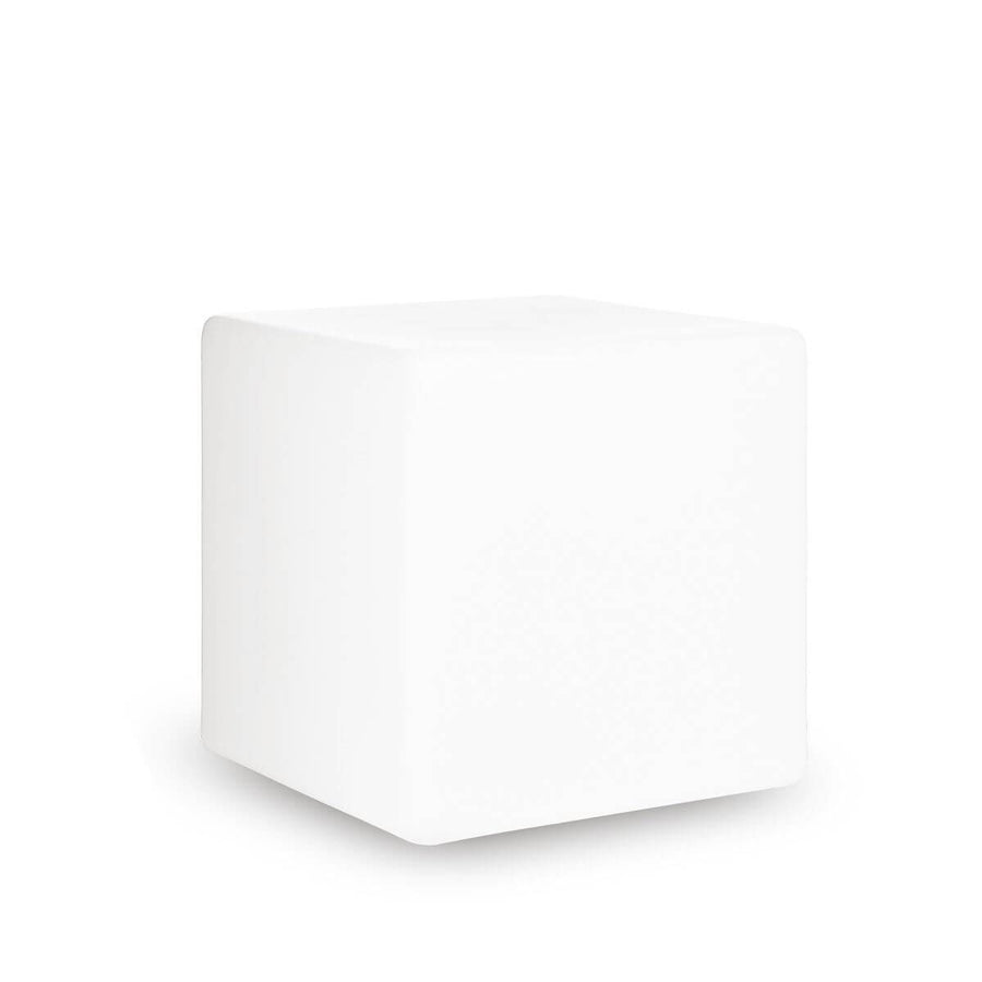 Cube blanc lumineux présenté seul sur fond neutre, vue de trois quarts