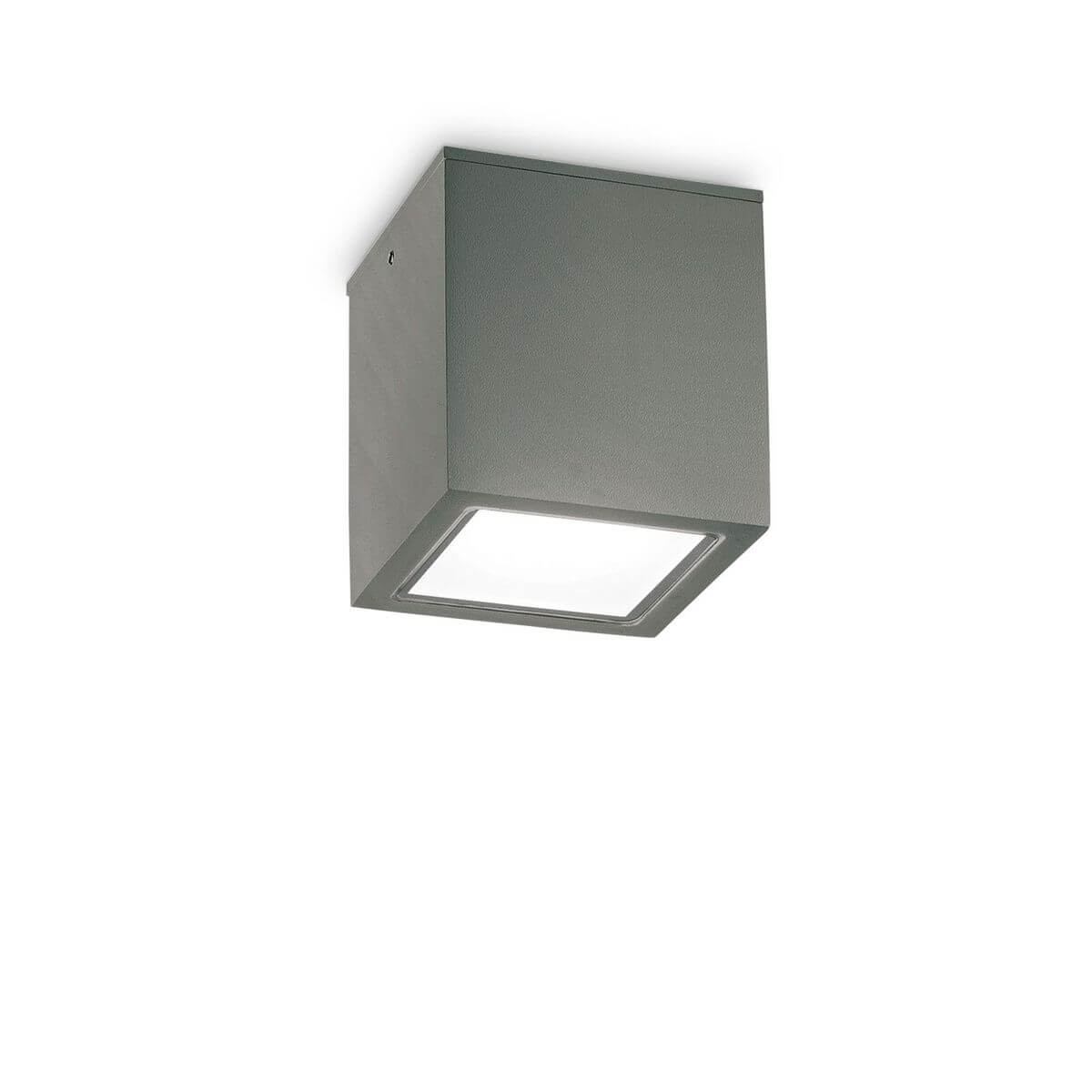 Plafonnier extérieur cubique anthracite avec diffuseur en verre blanc, vue de trois quarts
