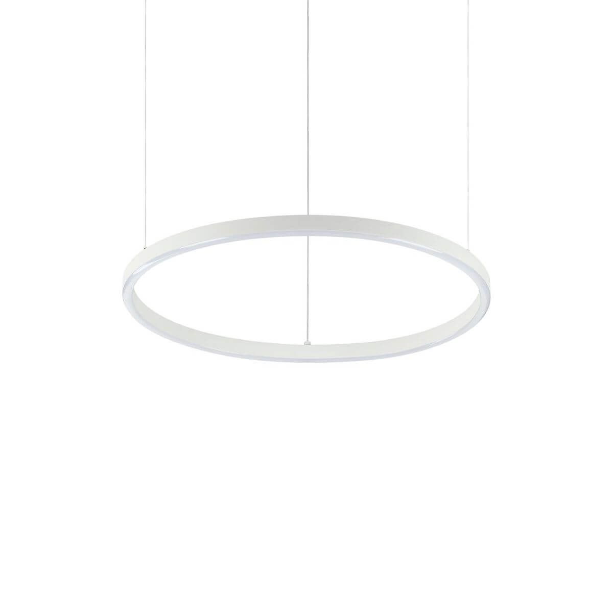 Suspension annulaire blanche mince, produit de face sur fond blanc.