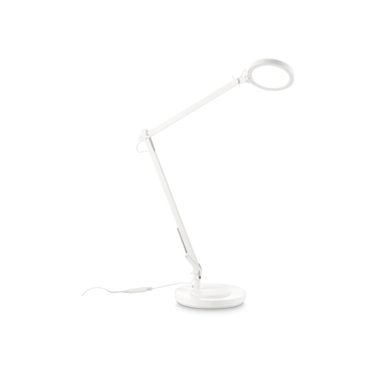 Lampe blanche articulée à poser, tête anneau, vue de trois quarts sur fond blanc