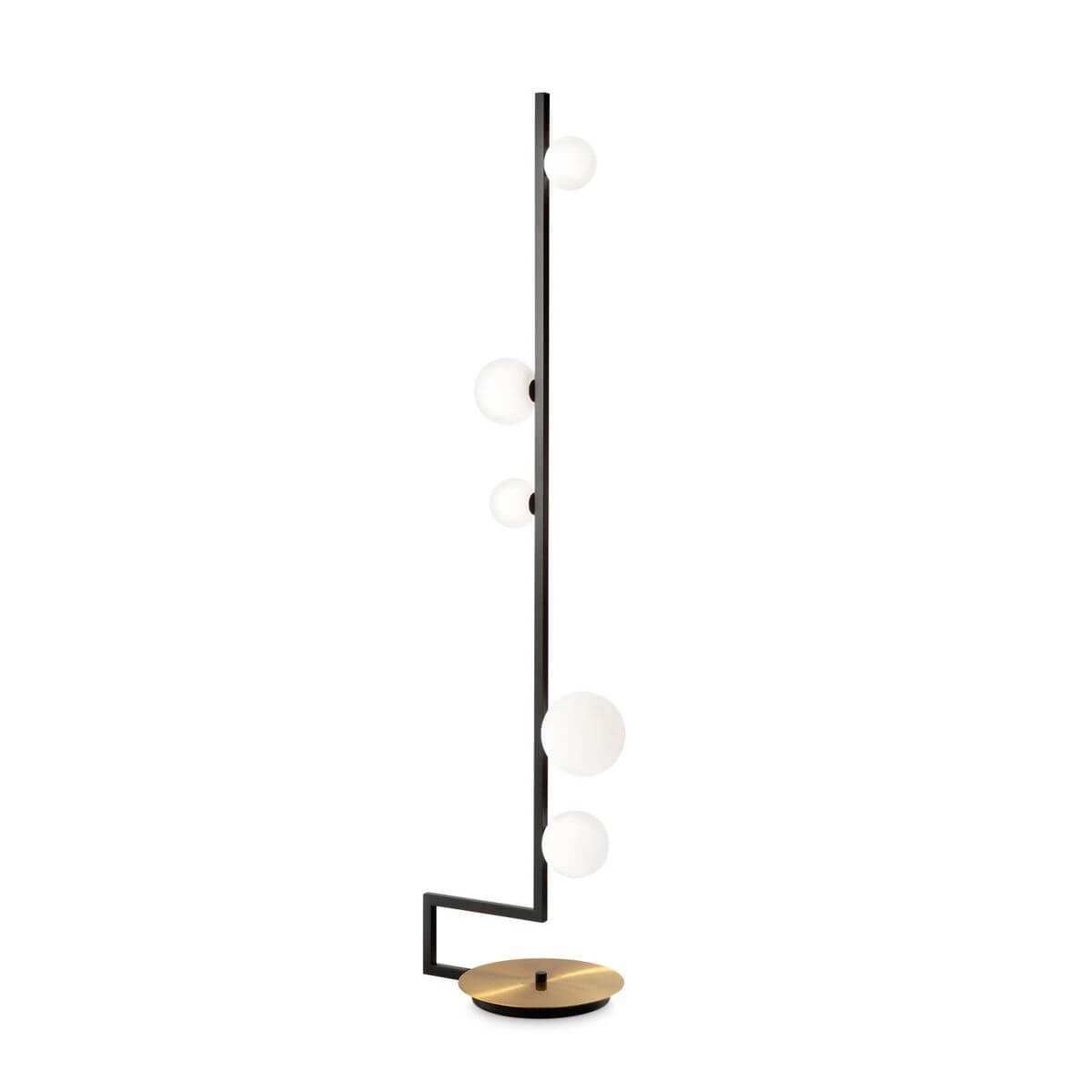 Lampadaire noir à cinq globes de verre blanc opalin sur tige verticale et base ronde.