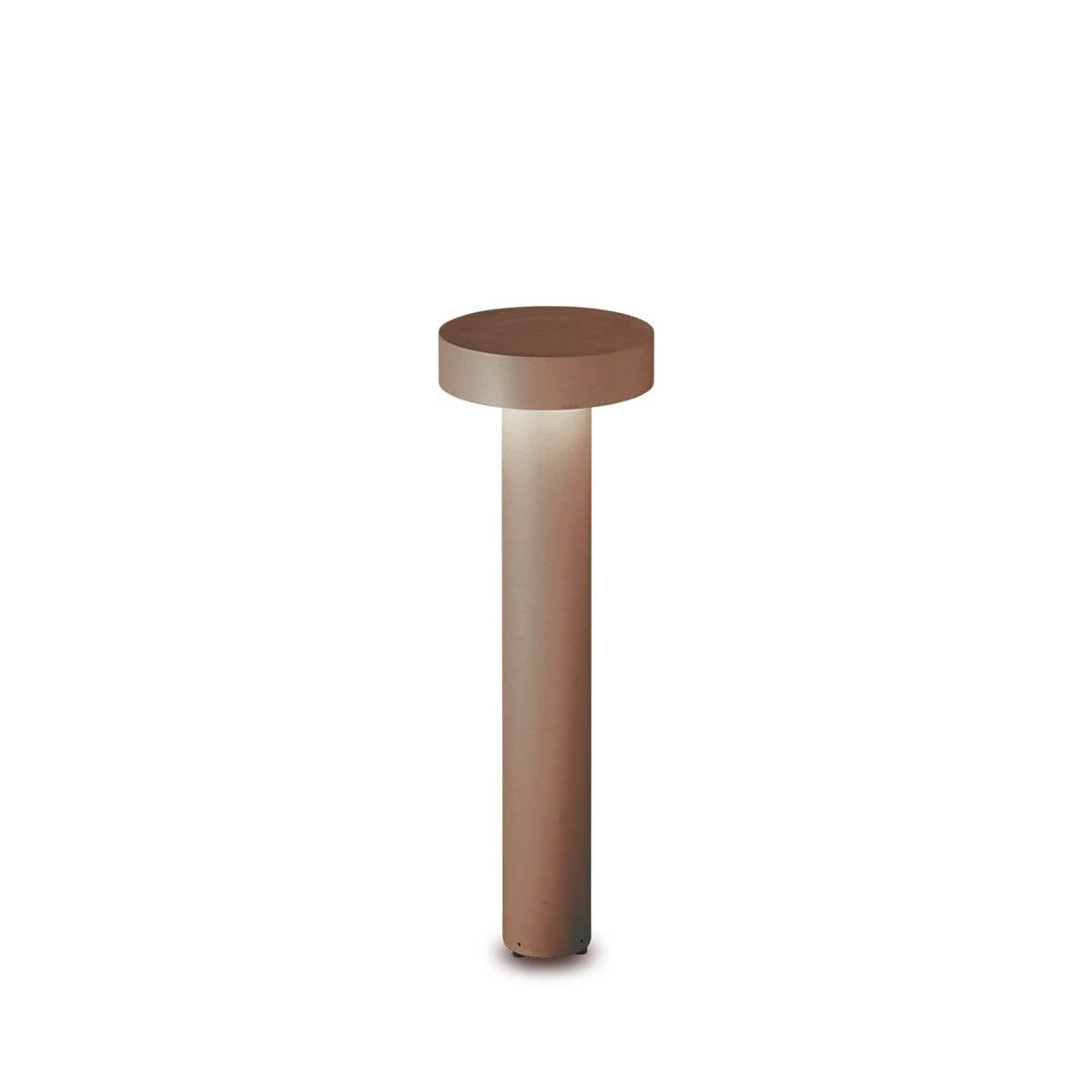 Vue de face d'un lampadaire extérieur cylindrique marron à tête plate