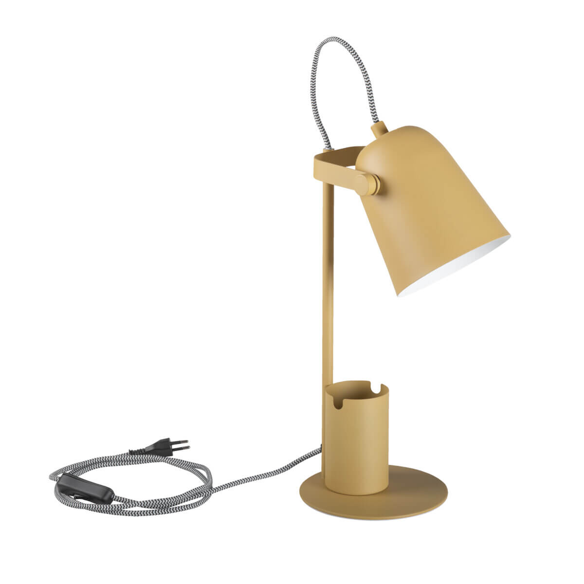 Lampe de bureau jaune de trois quarts, cordon tressé et prise visible.