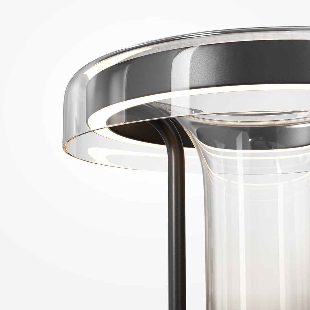 Détail du chapiteau en verre transparent avec anneau lumineux LED allumé