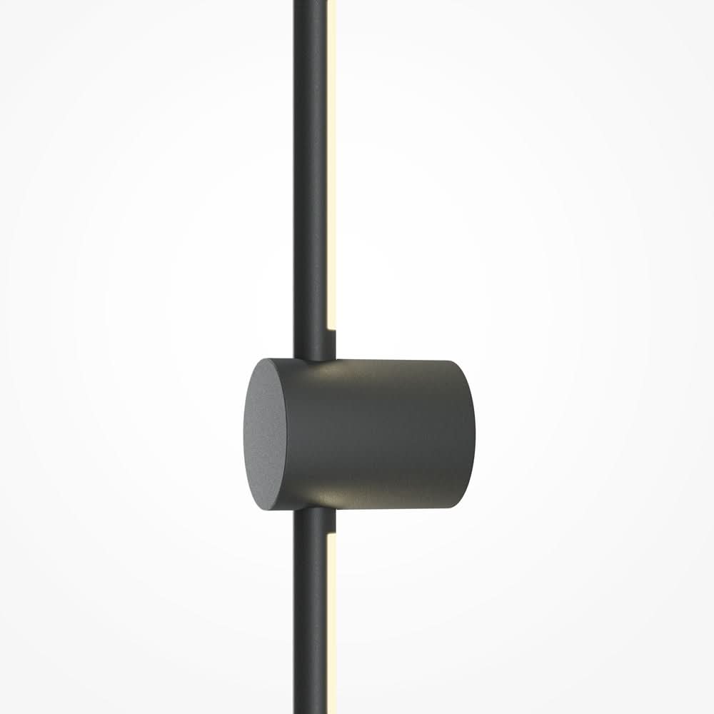 Détail gros plan de la tête cylindrique noire diffusant une lumière chaude